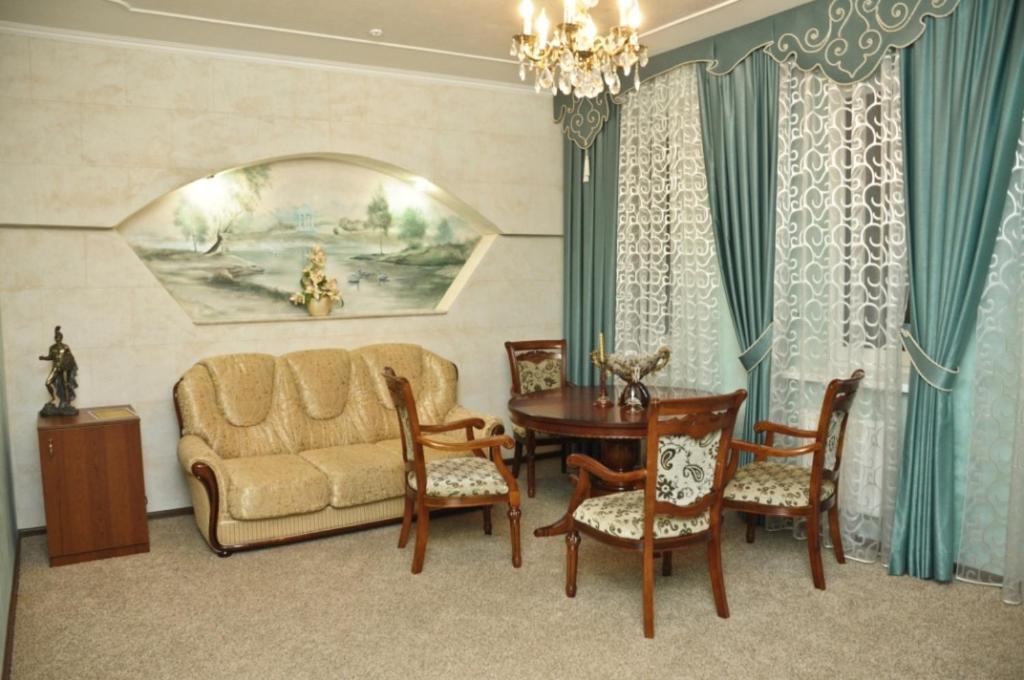 Coliseum Hotel คเมลไนป์สกาเย ห้อง รูปภาพ